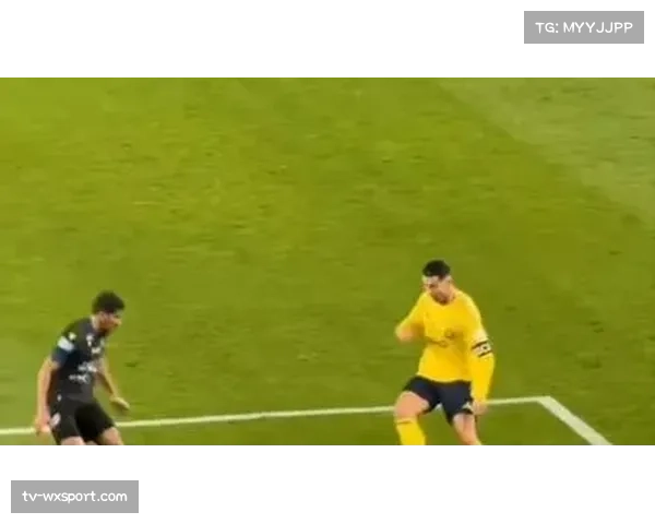 终场哨响，尤文图斯球员加时赛功亏一篑跪地掩面